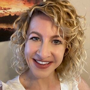 Meet your Posher, Carrie